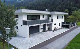 Apart Emilia